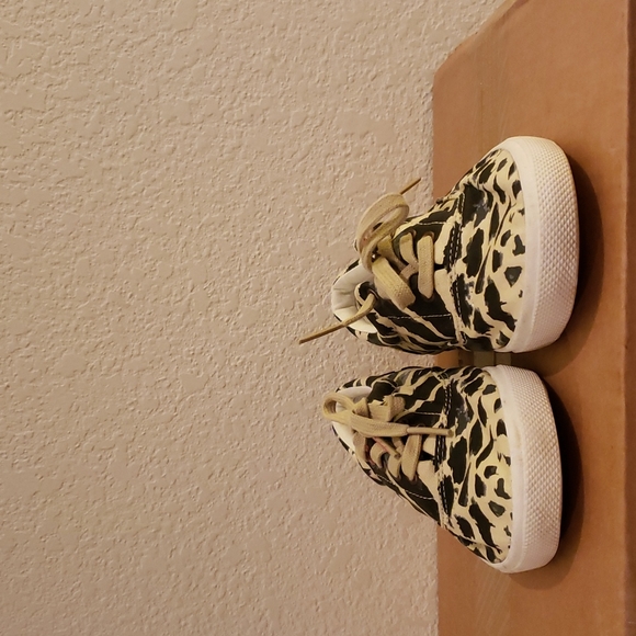 Bucketfeet. - Picture 2 of 7